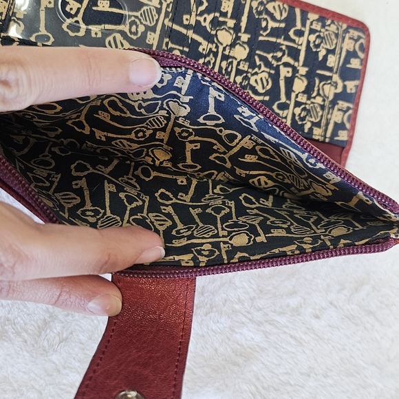 Fossil Red Leather Quail Bird Bifold Snap Wallet Keyhole & Keys - Picture 7 of 10